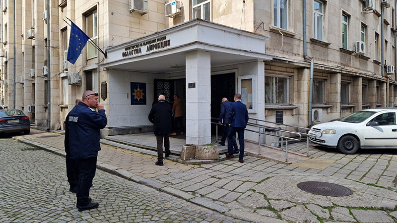Полицията предотвратила обсебване на десетки камиони на "Еконт"