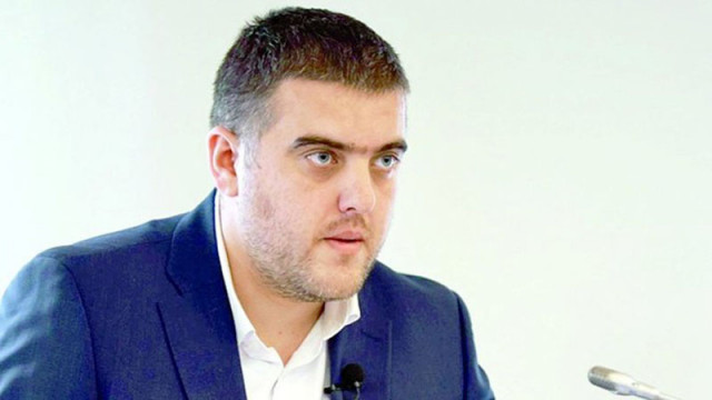 Днешните български работници са си същите роби - не на фабриканта, а на дълга