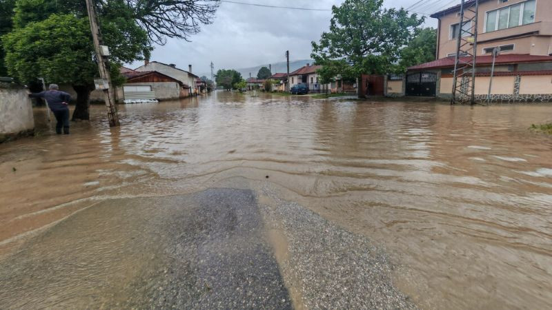 Водният ад в Севлиево взе жертва, откриха тялото на издирвания мъж