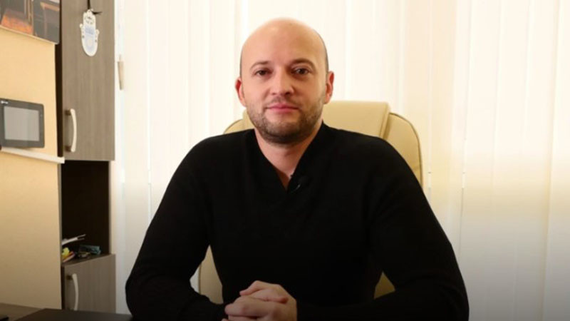 "Запазваме си правото на истината": Невзоров се скри от пресконференция, оплака се от натиск