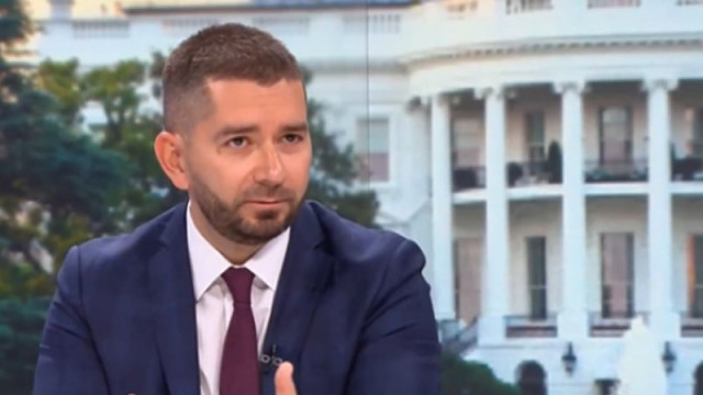 Василев:За първи път имаме премиер, опълчил се на президента на САЩ.Прекланям се пред мощта на Радев