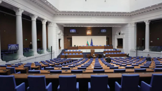 Депутатите гласуват удължителния бюджет за 2026 година