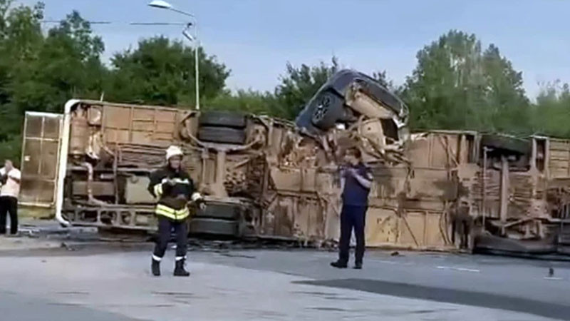 Катастрофа между автобус и коли на "Челопешко шосе" в София, има загинал и ранени