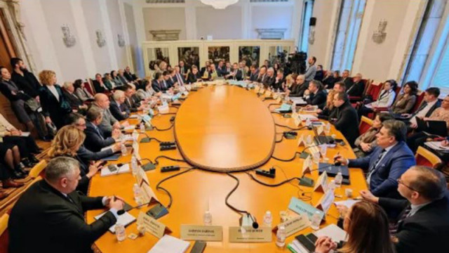 Искането на правителството да получи право да поеме нов дълг