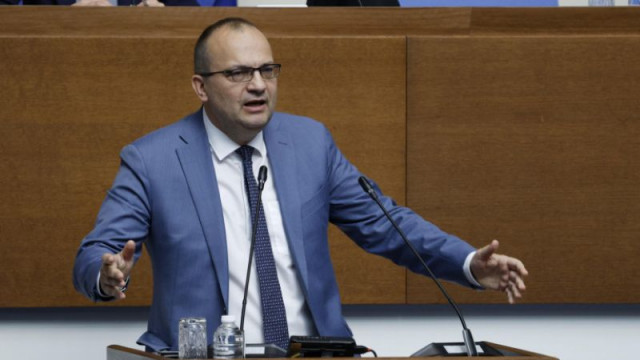 Депутатът от Демократична България ДБ  Мартин Димитров е скептичен относно