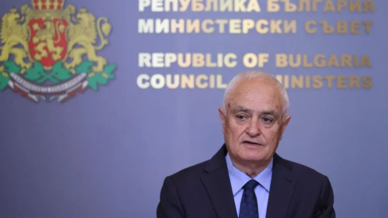 Запрянов: Самолетите-цистерни бяха разположени на летището в София срещу дерогацията на "Лукойл"