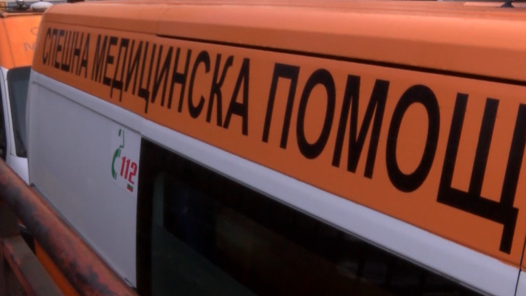 33 мигранти са открити в бус край Бургас, четирима са в болница