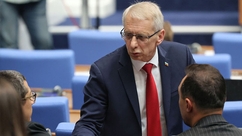 ПП: Радев тръгна по пътя на Орбан, рискува дерогацията на "Лукойл"