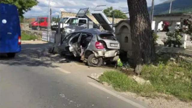 18-годишен заби колата си в бетонна ограда и уби връстник