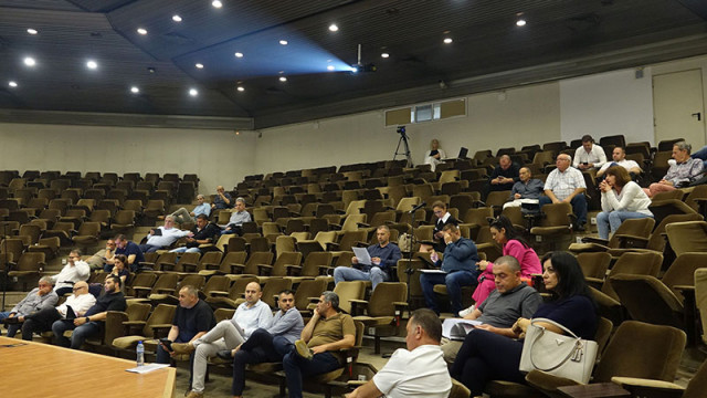 Проблем с финансирането не позволява редовно косене в "Младост" и "Аспарухово"