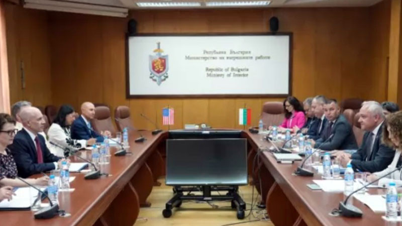 След среща на Демерджиев с представител на САЩ: Визите за българските граждани в САЩ остават