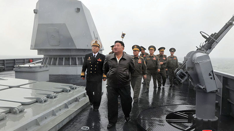 Ким Чен-ун: Военноморските сили на Северна Корея ще надминат въображението