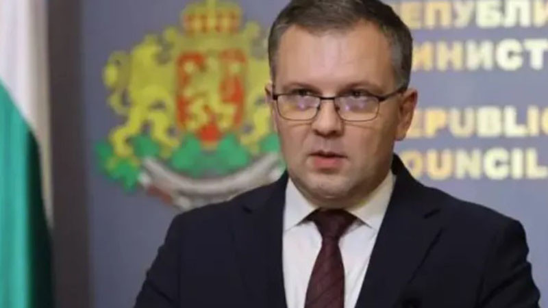 Министър Найденов поиска проверка за съдебната реабилитация на педофил, назначен в училище
