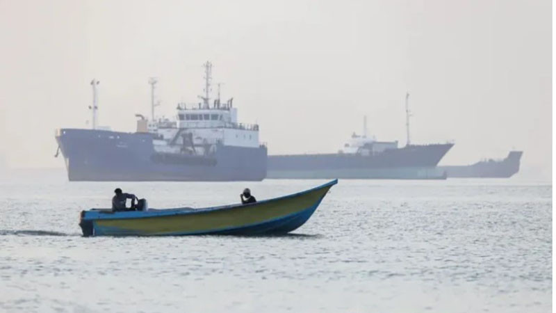 ООН спря евакуацията на моряци от Ормузкия проток заради атаката на търговски кораб