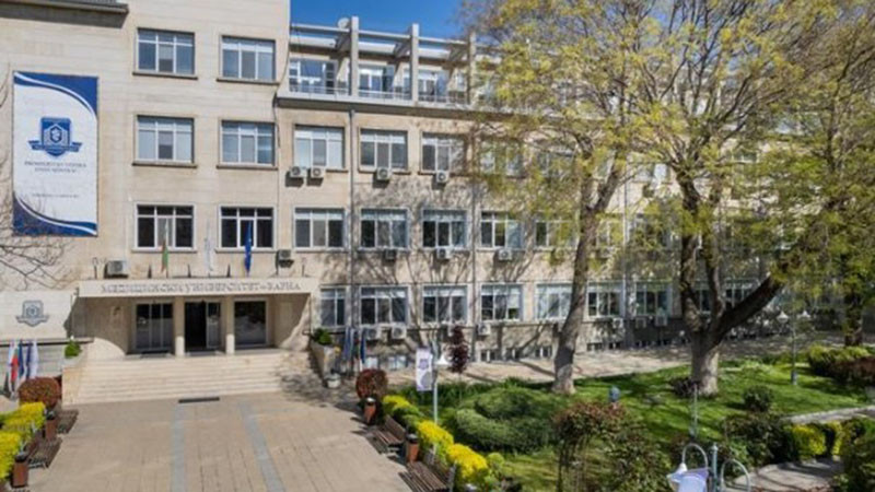 Медицински университет-Варна отбелязва 65 години с нестандартна щафета по вода