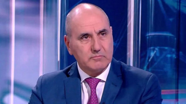 По всяка вероятност някой е извел Десислава Атанасова през служебен вход и