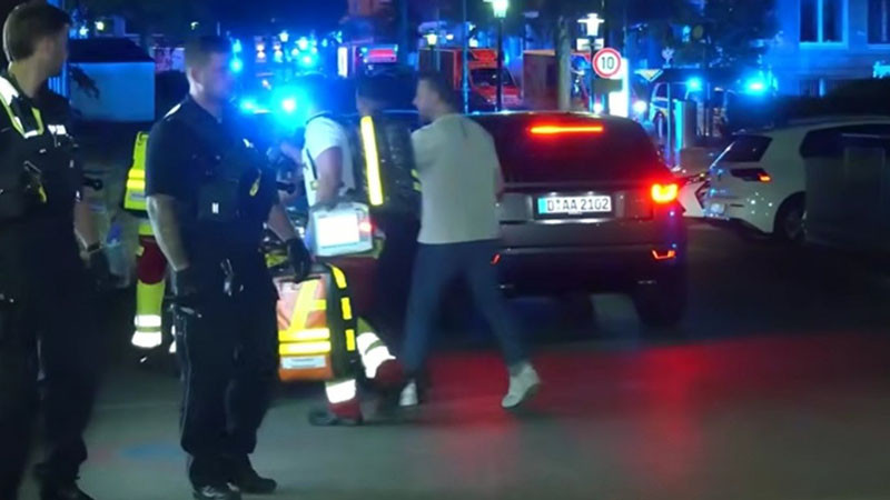 Охранител загина при нападение с нож на парти в Есен, четирима са ранени
