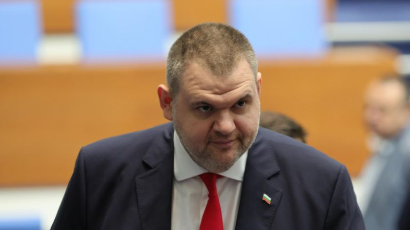 Експерти предупреждават: Изнесените данни за полетите на Пеевски могат да ни навлекат проверка от ЕС