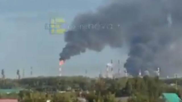 Поредна руска петролна рафинерия гори след украинска въздушна атака Не
