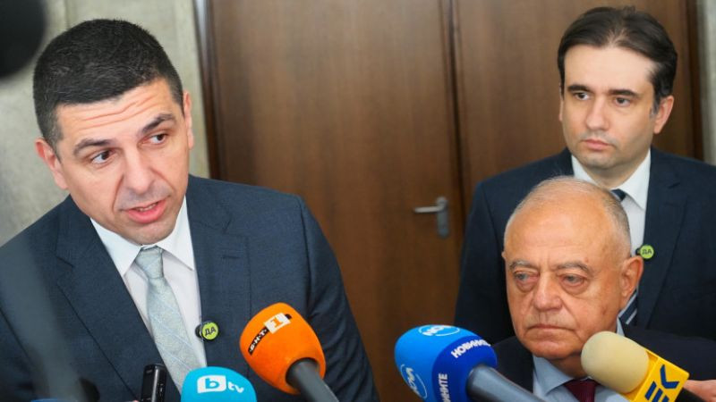 ДБ с остра декларация срещу напускането на Коалицията на желаещите за помощ на Украйна