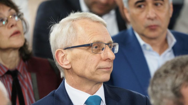 Извън логичния въпрос даваме ли или не даваме военна подкрепа