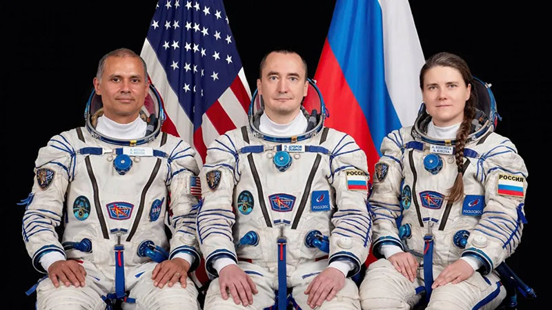"Союз МС-29" стигна до МКС с трима астронавти и мисия за изпитания на робот-аватар