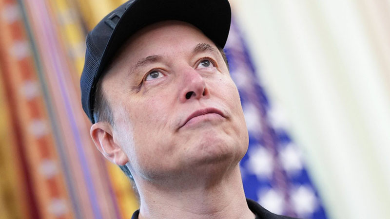 Цената на акциите на SpaceX падна под дебюта си на фондовия пазар