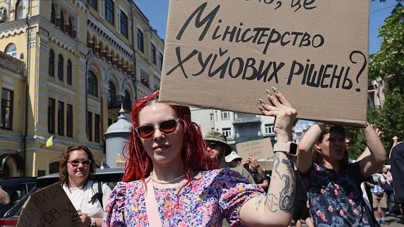 Какво значат новите вълнения в Киев и ще има ли пак "картонен Майдан"