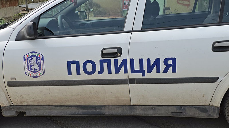 Задържаха двама дилъри във Варна след сделка, откриха богат асортимент от дрога в домовете им