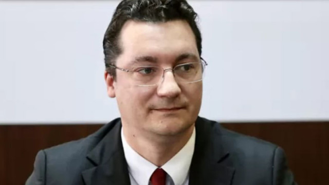 Крум Зарков с Манифест за преодоляване на капитализма: Да изградим ново социалистическо движение!