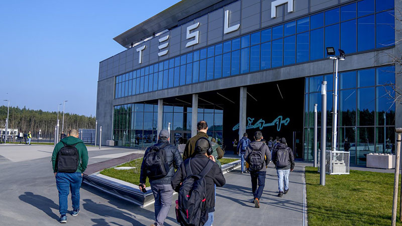 "Тесла" разширява завода си в Германия, отваря още 3500 работни места