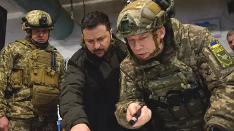Зеленски търси изход от кризата с армията, която сам създаде