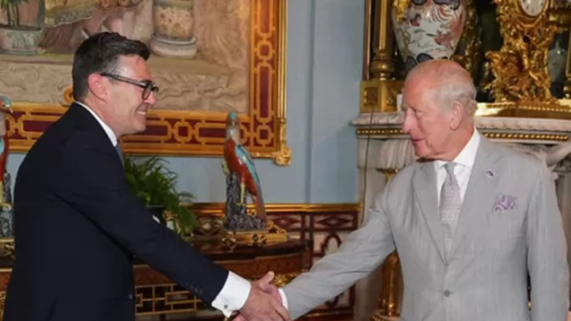 Крал Чарлз Трети назначи Анди Бърнам за премиер на Великобритания