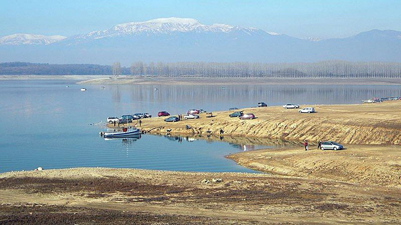 С риск за живота си мъж спаси давещ се младеж в язовир "Копринка"