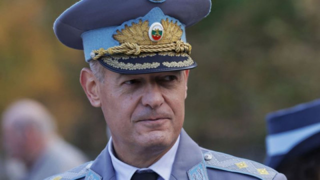 Шефът на Военновъздушните сили ген Николай Русев нападна във Фейсбук