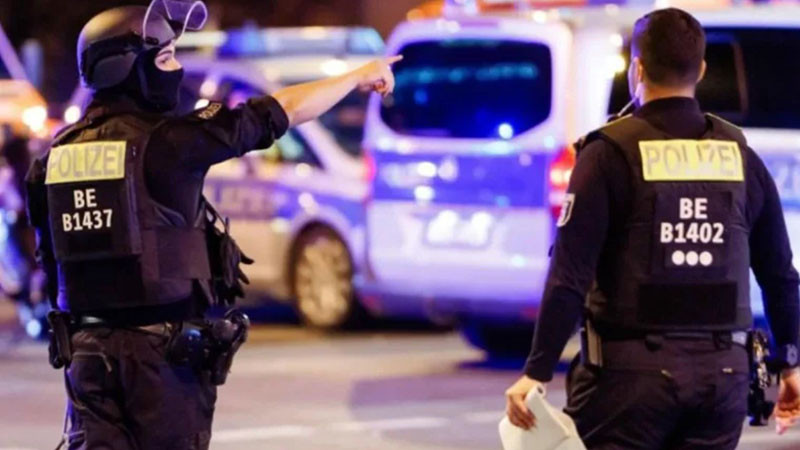 Автомобил се вряза в гейпарада в Берлин – един загинал и 16 ранени