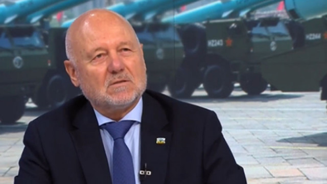 Разполагането на до осем американски самолета цистерни в авиобаза Безмер