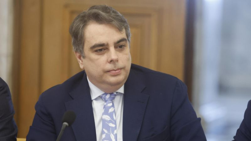 Скритите послания във вратовръзките на Асен Василев
