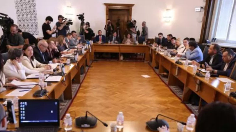Правната комисия одобри да отпадне ограничението за до 20 изборни секции в страни извън ЕС
