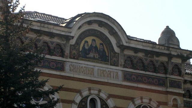 Светият Синод скастри отец Никанор за нападките му към патриарха