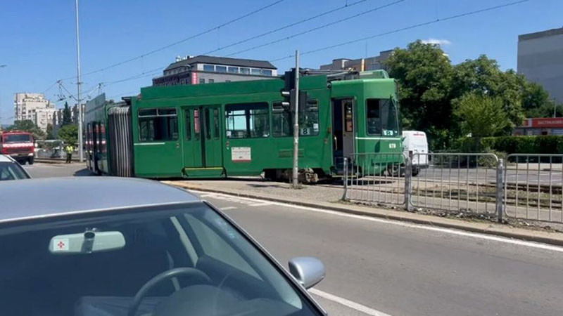 Трамвай излезе от релсите в столичния квартал "Люлин"