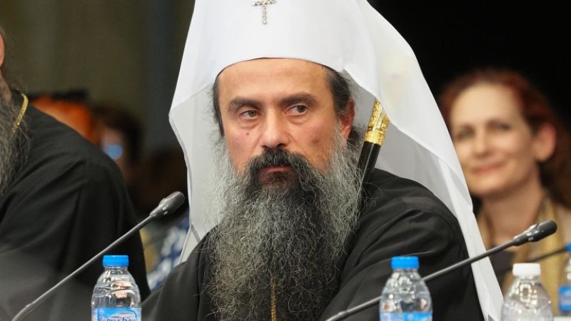 Митрополията отрича патриархът да е прекъсвал литургията заради освиркване на Митрофанова