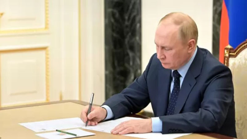 Путин отмени рестрикциите, наложени върху банковите депозити на чуждестранни граждани