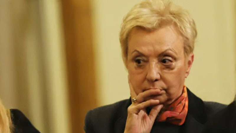 Диана Дамянова: Фейсът се превръща в лексикон, всеки пише на партньора, децата, на родителите си