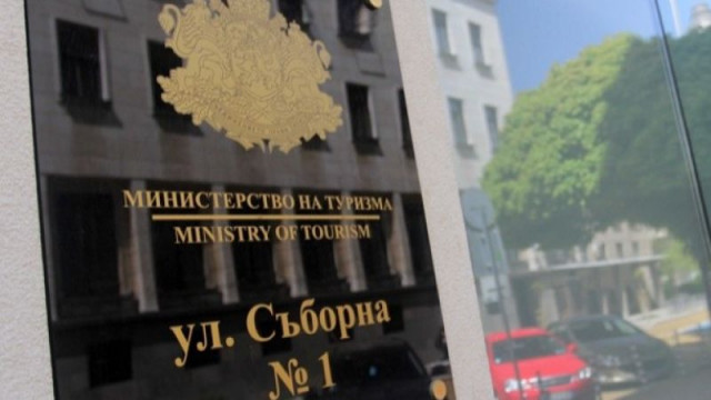 Министерство на туризма проверява защо туроператор отмени почивката на унгарци у нас