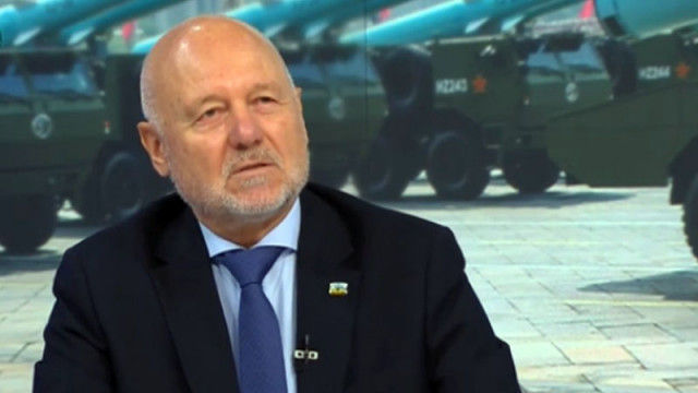 Тагарев умозрително: Съществува вариант дронът да е украински, но изпратен от Русия