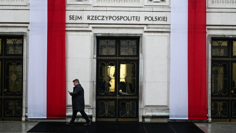 Полша няма да депортира безработни украинци - засега