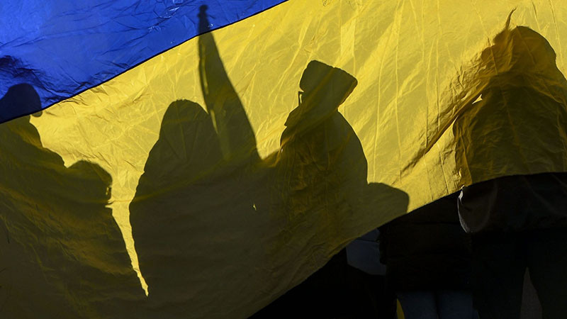 Свалиха украинското знаме от сграда в Косово след изказване на Зеленски