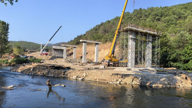 Изкопаха половината дължина на тунелите за обхода на Кресна