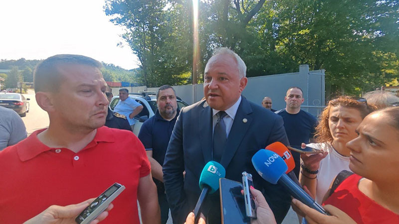 Демерджиев дава старт на "брутална борба с изродите, които превръщат децата ни в оръжия"